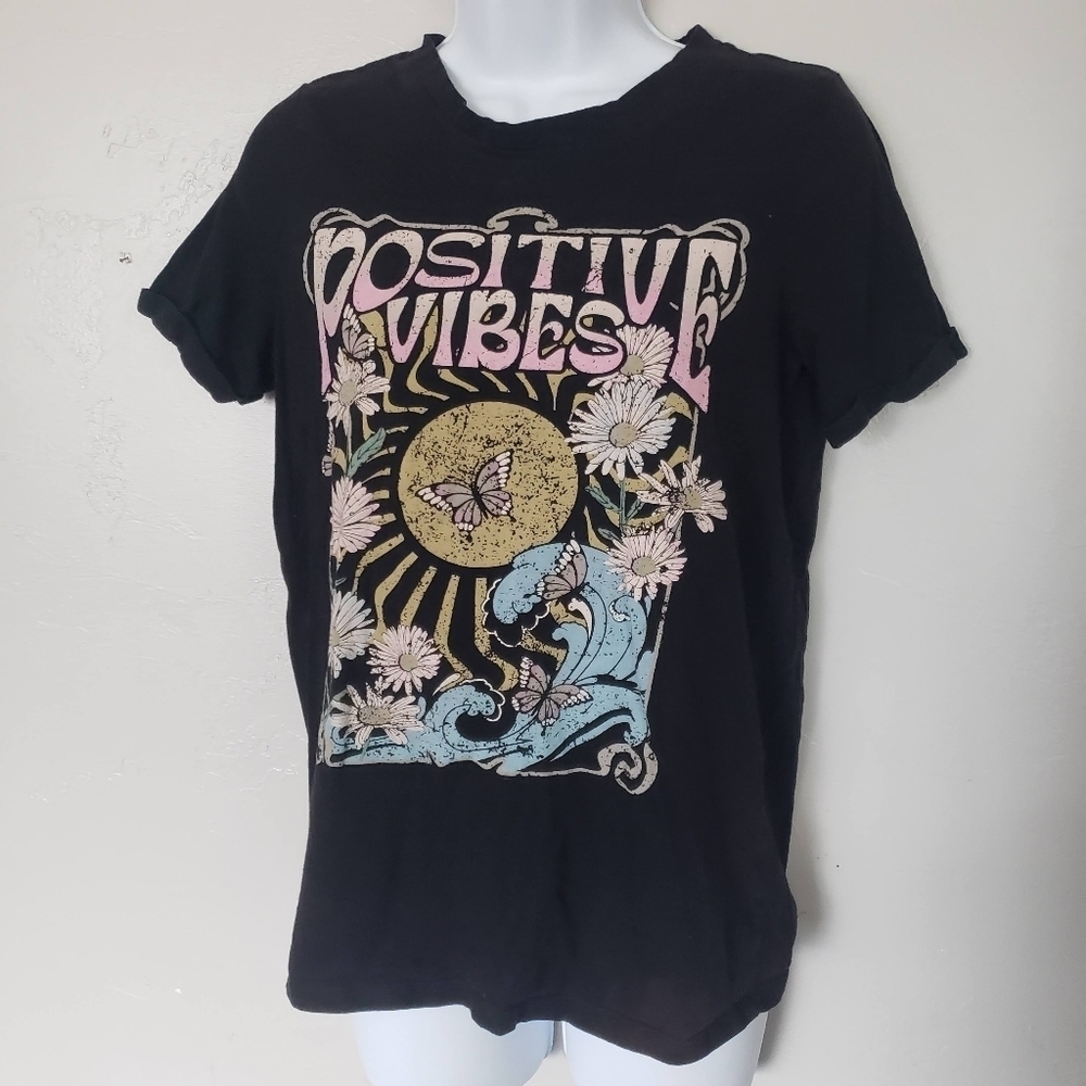 Desiree Medium Black Short Sleeve Graphic Tee Positive Vibes Butterfly Daisies
